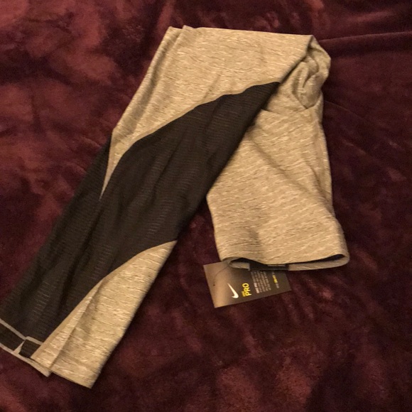 SOLD NWT 100% NIKE LEGGINGS - Picture 2 of 4